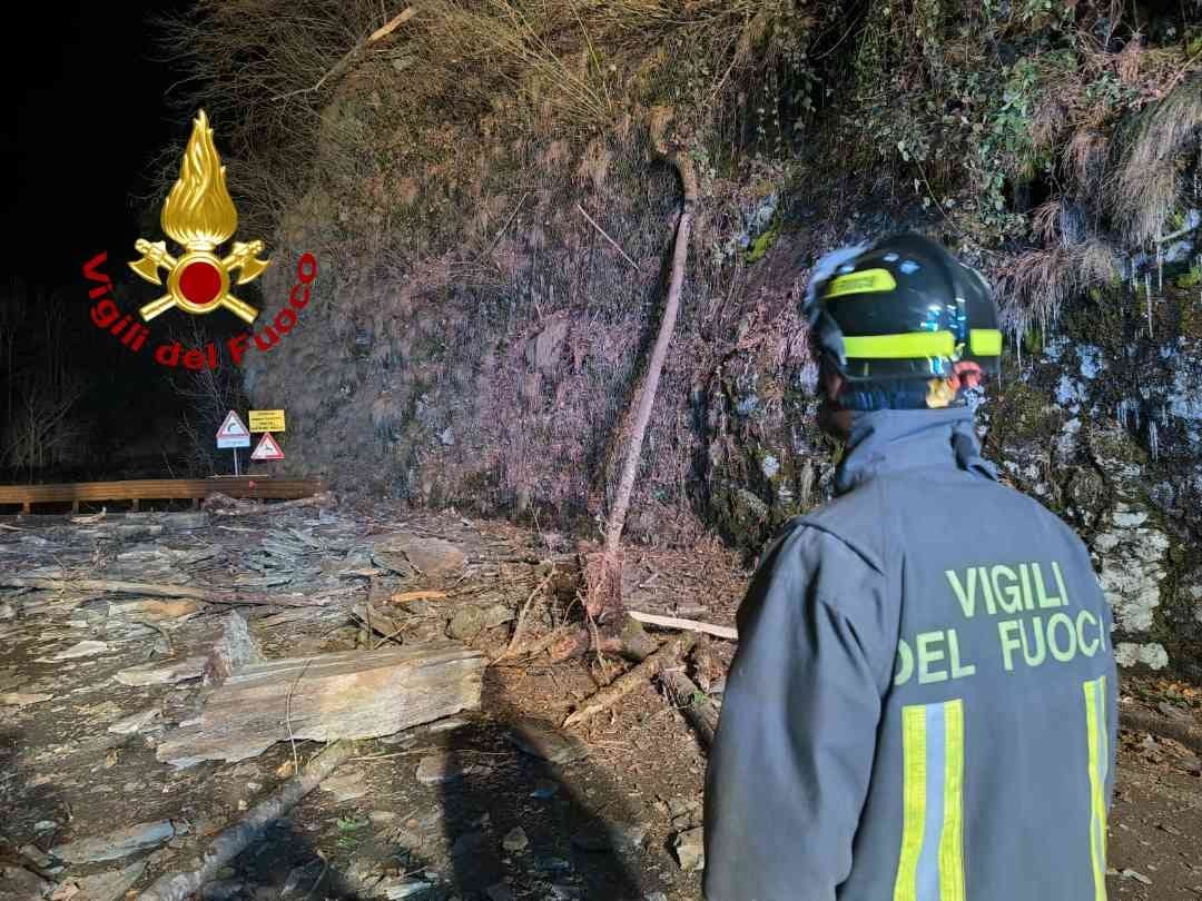 Vigili del Fuoco frana.jpg - {Vigili del Fuoco frana.jpg} - [59580]