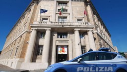 questura genova.jpg - {questura genova.jpg} - [60510]