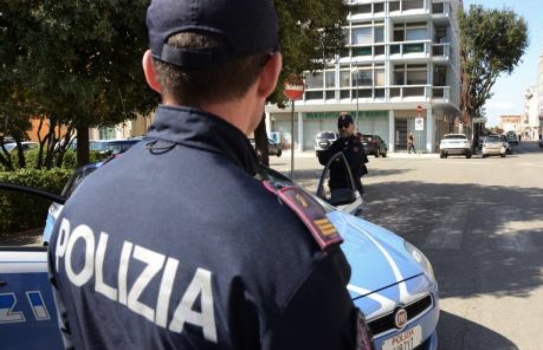 Foto agente di Polizia.jpg - {Foto agente di Polizia.jpg} - [61214]