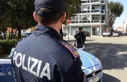 Foto agente di Polizia.jpg - {Foto agente di Polizia.jpg} - [61214]