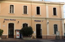 stazione-diano-marina-1.jpg - {stazione-diano-marina-1.jpg} - [61342]