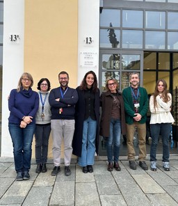 Il team della biblioteca con l'Assessore Sara Gentile.jpg - {Il team della biblioteca con l'Assessore Sara Gentile.jpg} - [61607]