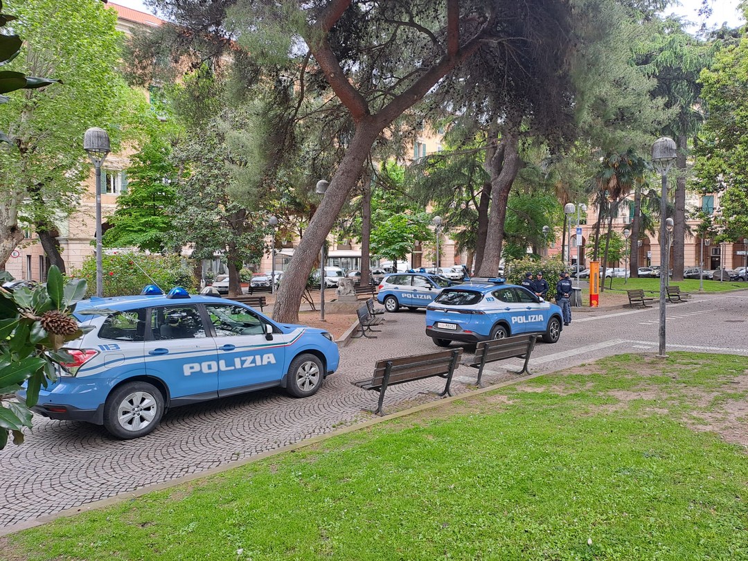 volanti in piazza del popolo (1).jpeg - {volanti in piazza del popolo (1).jpeg} - [61943]