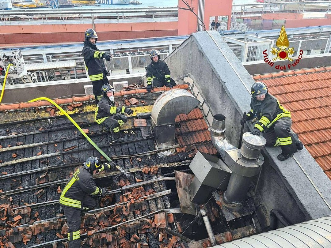 incendio-magazzini-cotone-porto-antico-genova-19gennaio2025.jpg - {incendio-magazzini-cotone-porto-antico-genova-19gennaio2025.jpg} - [63487]