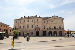 Municipio Racconigi.jpg - {Municipio Racconigi.jpg} - [63575]