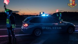 polizia-notte-controlli.jpeg - {polizia-notte-controlli.jpeg} - [6447]