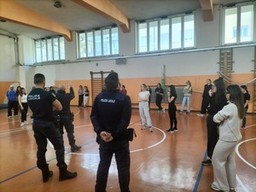 Momento del corso di autodifesa.jpg - {Momento del corso di autodifesa.jpg} - [64642]