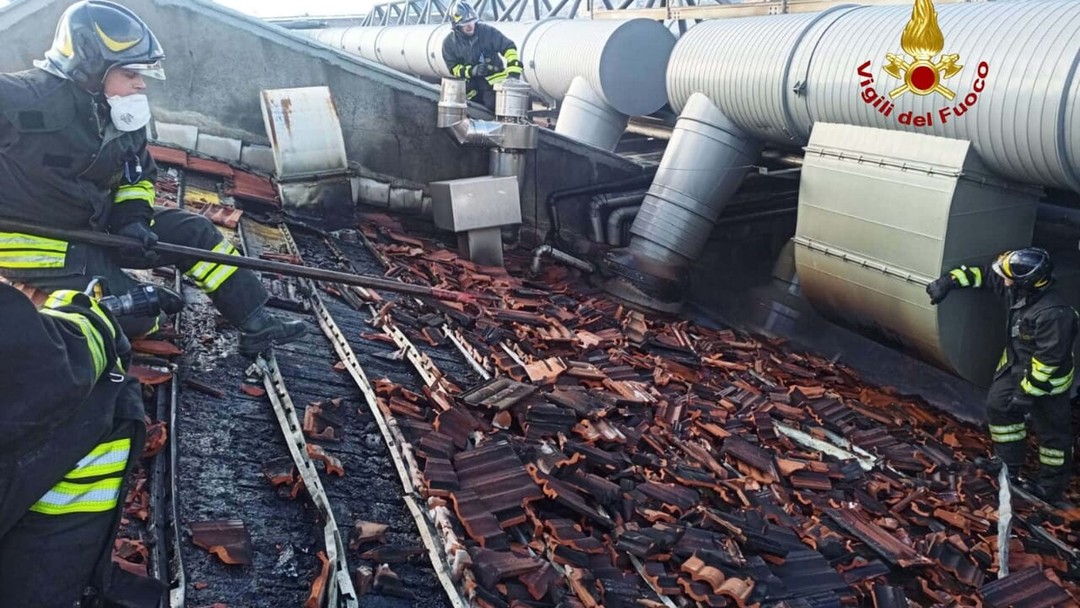 incendio magazzini cotone.jpg - {incendio magazzini cotone.jpg} - [64779]
