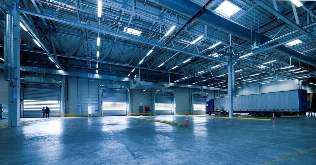 magazzino-capannone-industriale-operai.jpg - {magazzino-capannone-industriale-operai.jpg} - [65556]