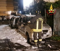 incendio-auto savona.jpg - {incendio-auto savona.jpg} - [65748]