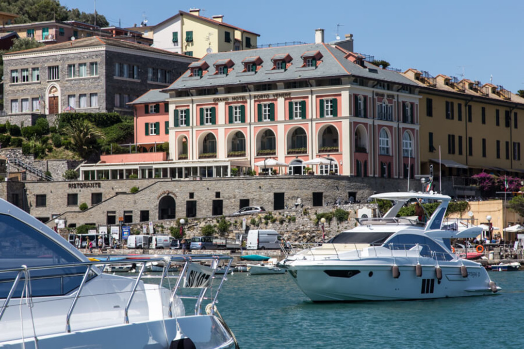 yacht-portovenere.jpg - {yacht-portovenere.jpg} - [66126]