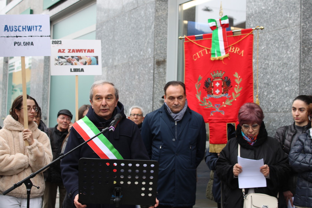 giorno-memoria-25_bra-4.jpg - {giorno-memoria-25_bra-4.jpg} - [66390]