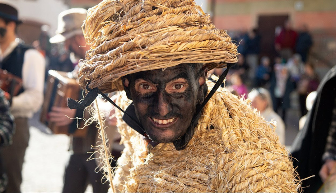 Immagine Carnevale dell'Orso di Segale.jpg - {Immagine Carnevale dell'Orso di Segale.jpg} - [67281]