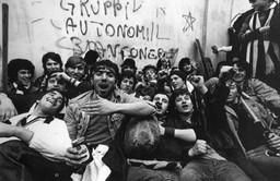 Un fotogramma di Ragazzi di stadio di Daniele Segre.jpg - {Un fotogramma di Ragazzi di stadio di Daniele Segre.jpg} - [67634]