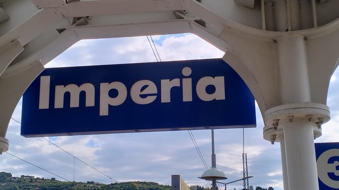 stazione imperia.jpg - {stazione imperia.jpg} - [6784]