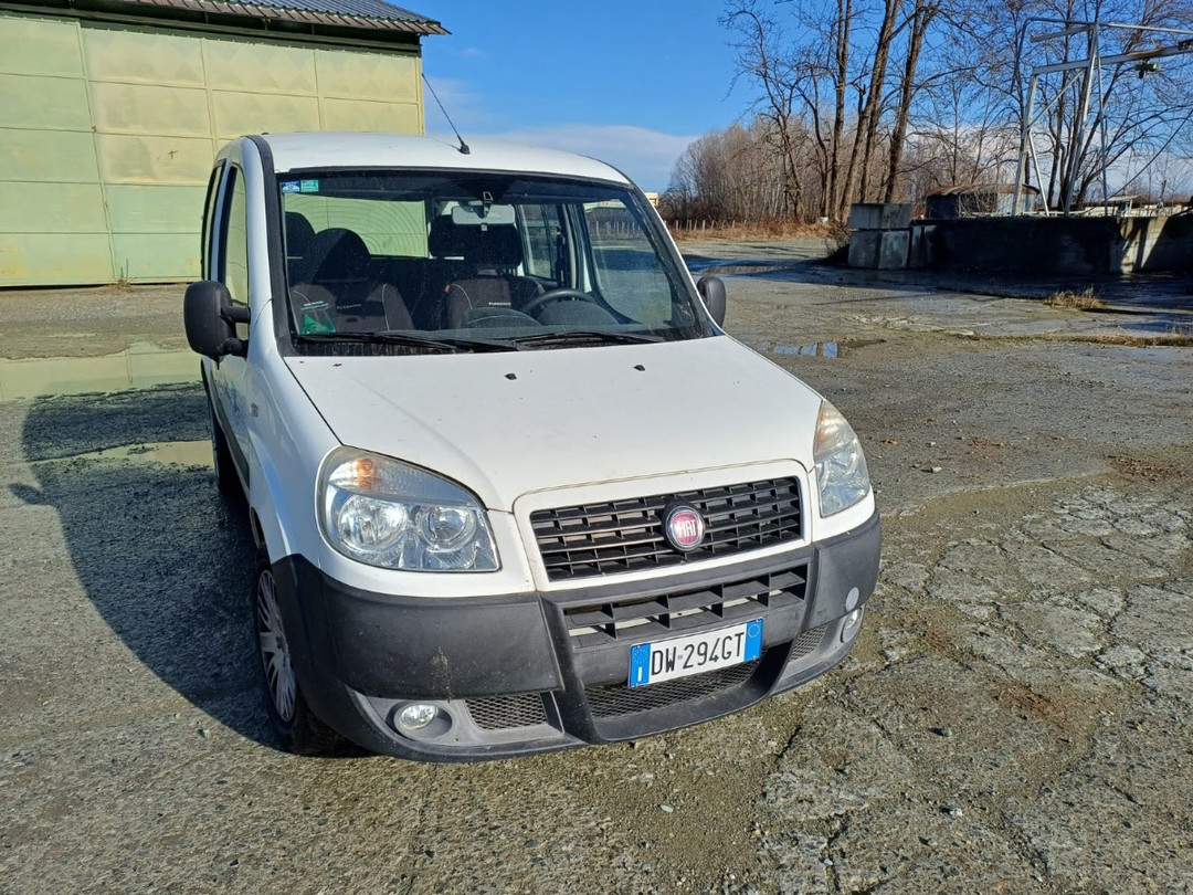 Immagine Doblò parco Moviso.jpg - {Immagine Doblò parco Moviso.jpg} - [68026]