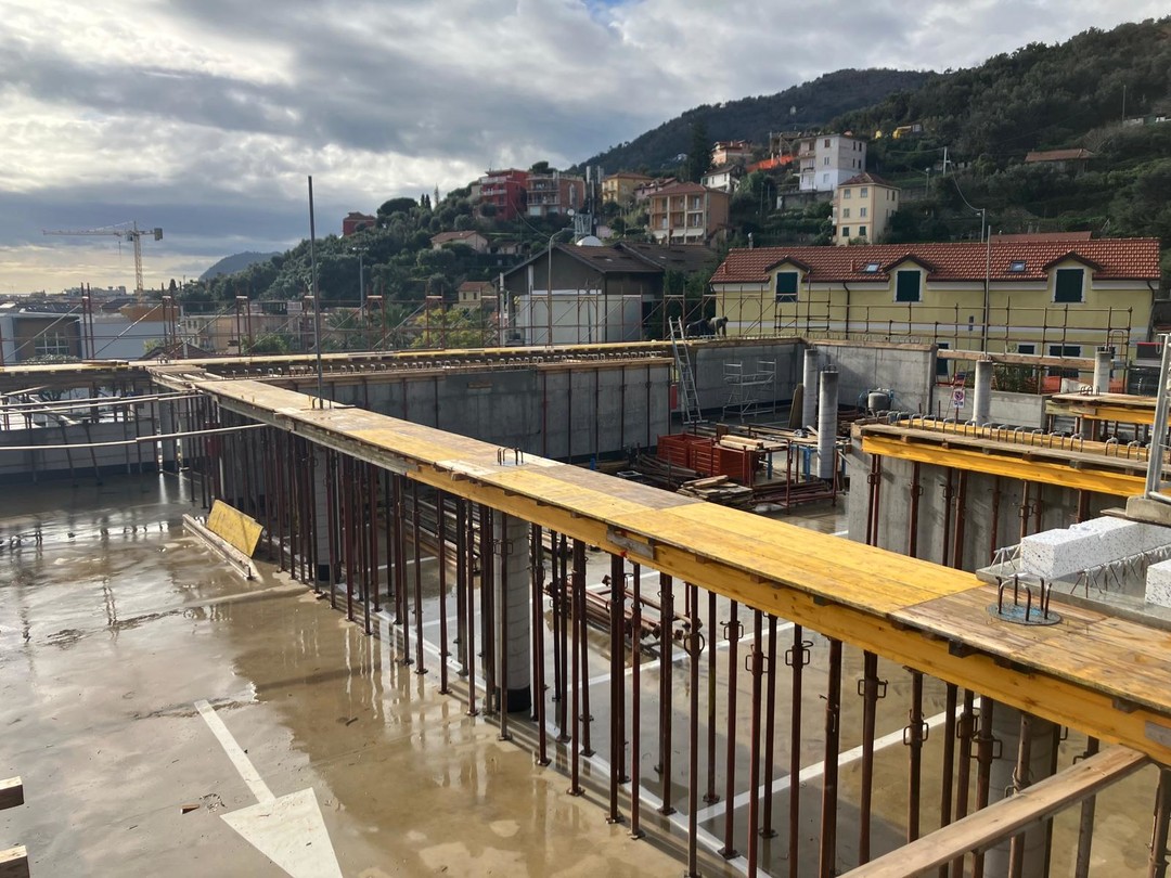 Alassio, il Parcheggio di via Pera verso il completamento (6).jpeg - {Alassio, il Parcheggio di via Pera verso il completamento (6).jpeg} - [68220]