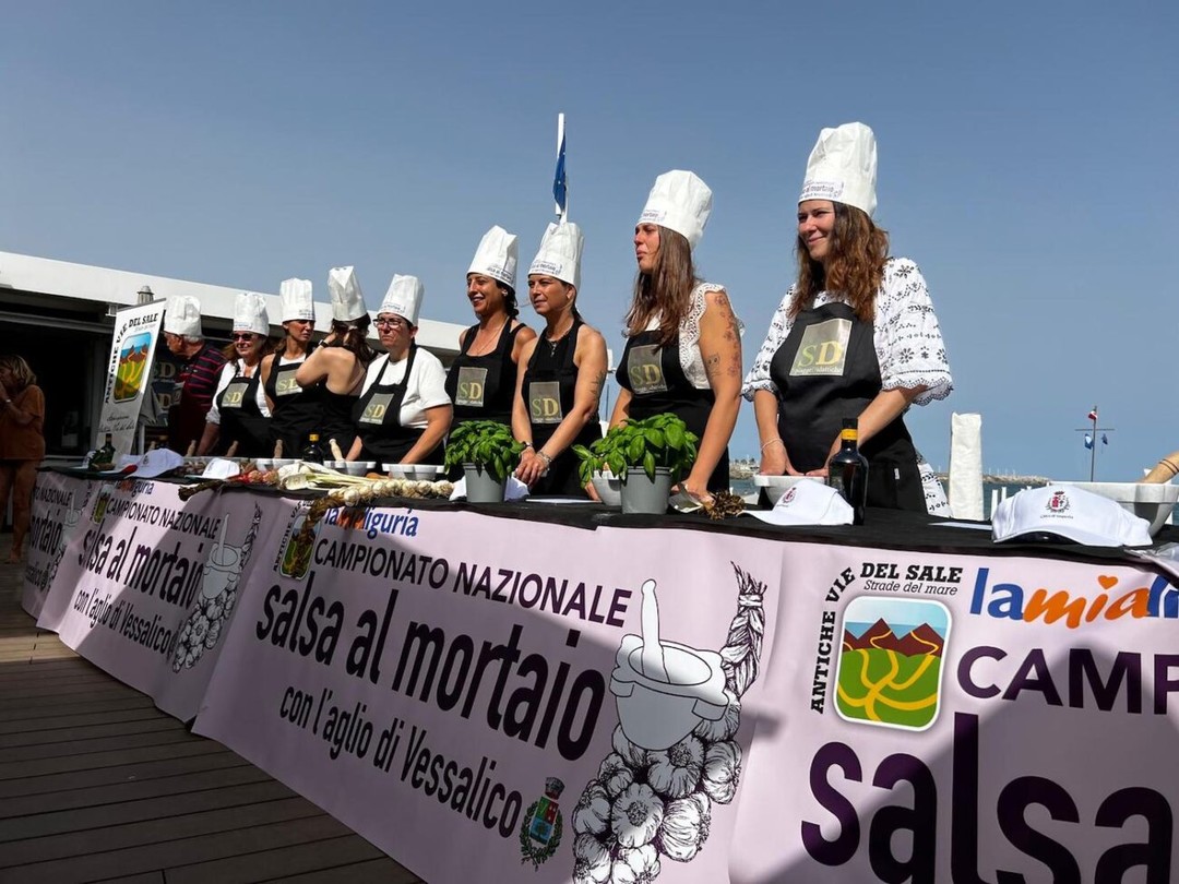 salse-al-mortaio-con-aglio-di-Vessalico-1300x975.jpg - {salse-al-mortaio-con-aglio-di-Vessalico-1300x975.jpg} - [68397]