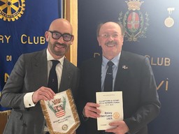 Immagine Rotary club Cuneo con Bassetti.jpg - {Immagine Rotary club Cuneo con Bassetti.jpg} - [69118]