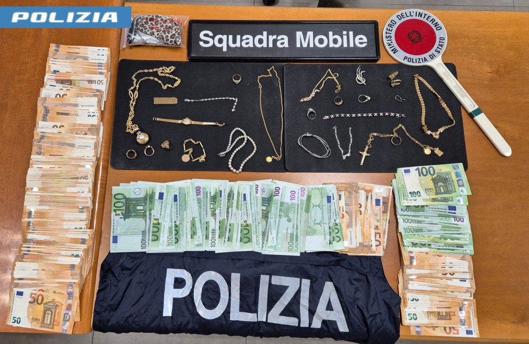 FOTO SOLDI E GIOIELLI.jpeg - {FOTO SOLDI E GIOIELLI.jpeg} - [69126]