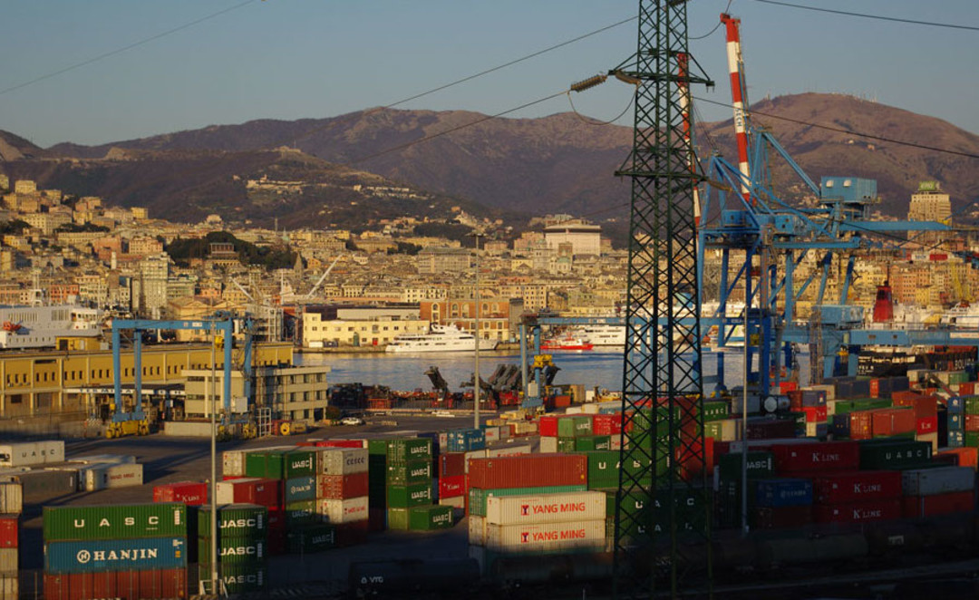 porto-genova-container.jpg - {porto-genova-container.jpg} - [69238]