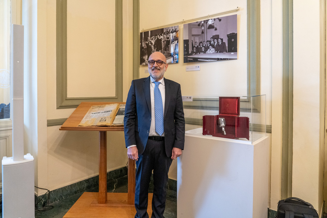 ghinamo e il microfono.jpg - {ghinamo e il microfono.jpg} - [69518]