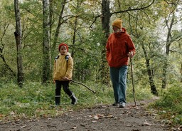 bambino-e-anziano-2.jpg - {bambino-e-anziano-2.jpg} - [70955]
