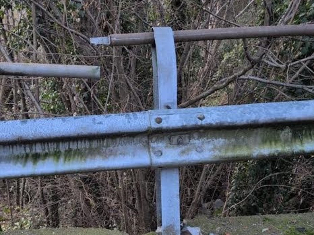 Guard rail.jpg - {Guard rail.jpg} - [74790]