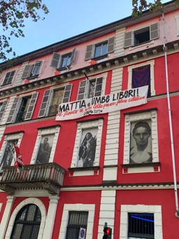 La foto dello striscione di Askatasuna.jpg - {La foto dello striscione di Askatasuna.jpg} - [76418]