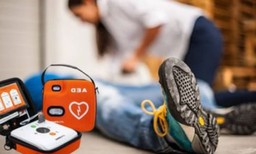 Un corso per l'uso del defibrillatore.jpg - {Un corso per l'uso del defibrillatore.jpg} - [7720]