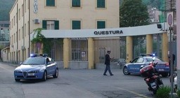 ingresso-questura-2.jpg - {ingresso-questura-2.jpg} - [77877]