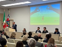 foto intervento convegno mafie.jpg - {foto intervento convegno mafie.jpg} - [79317]