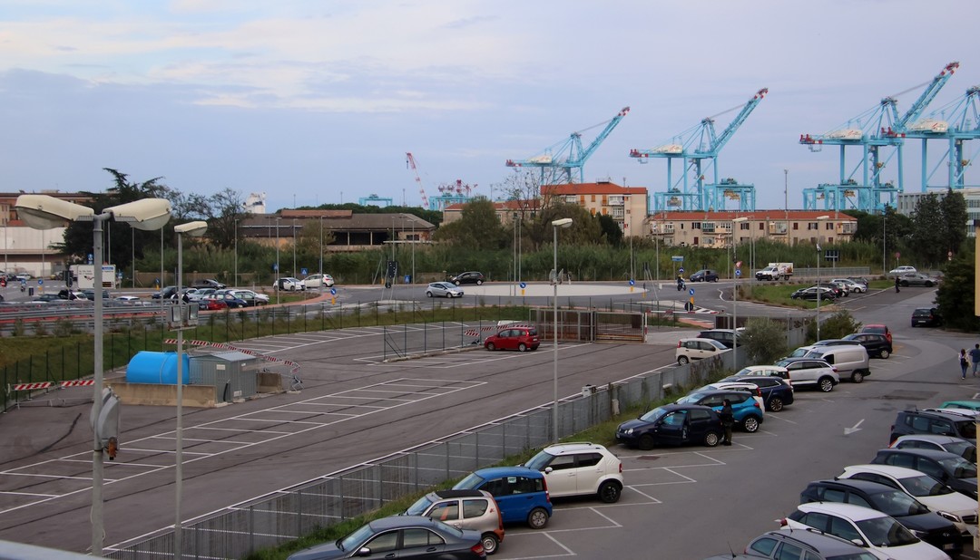 Vado Ligure parcheggi.jpg - {Vado Ligure parcheggi.jpg} - [79325]
