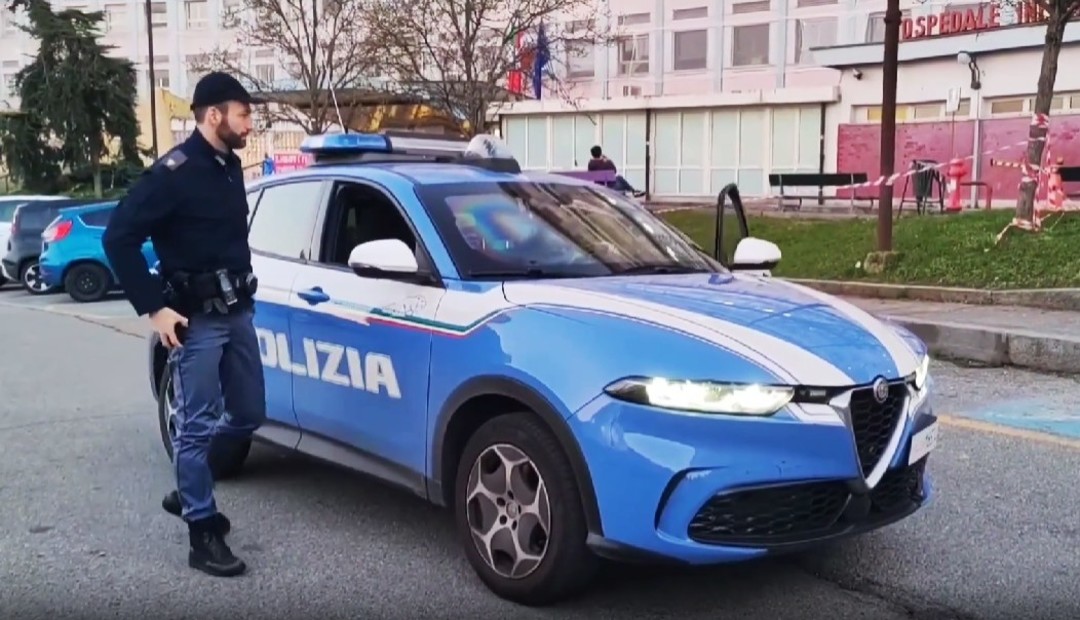 Foto Polizia al Regina Margherita.jpg - {Foto Polizia al Regina Margherita.jpg} - [80377]