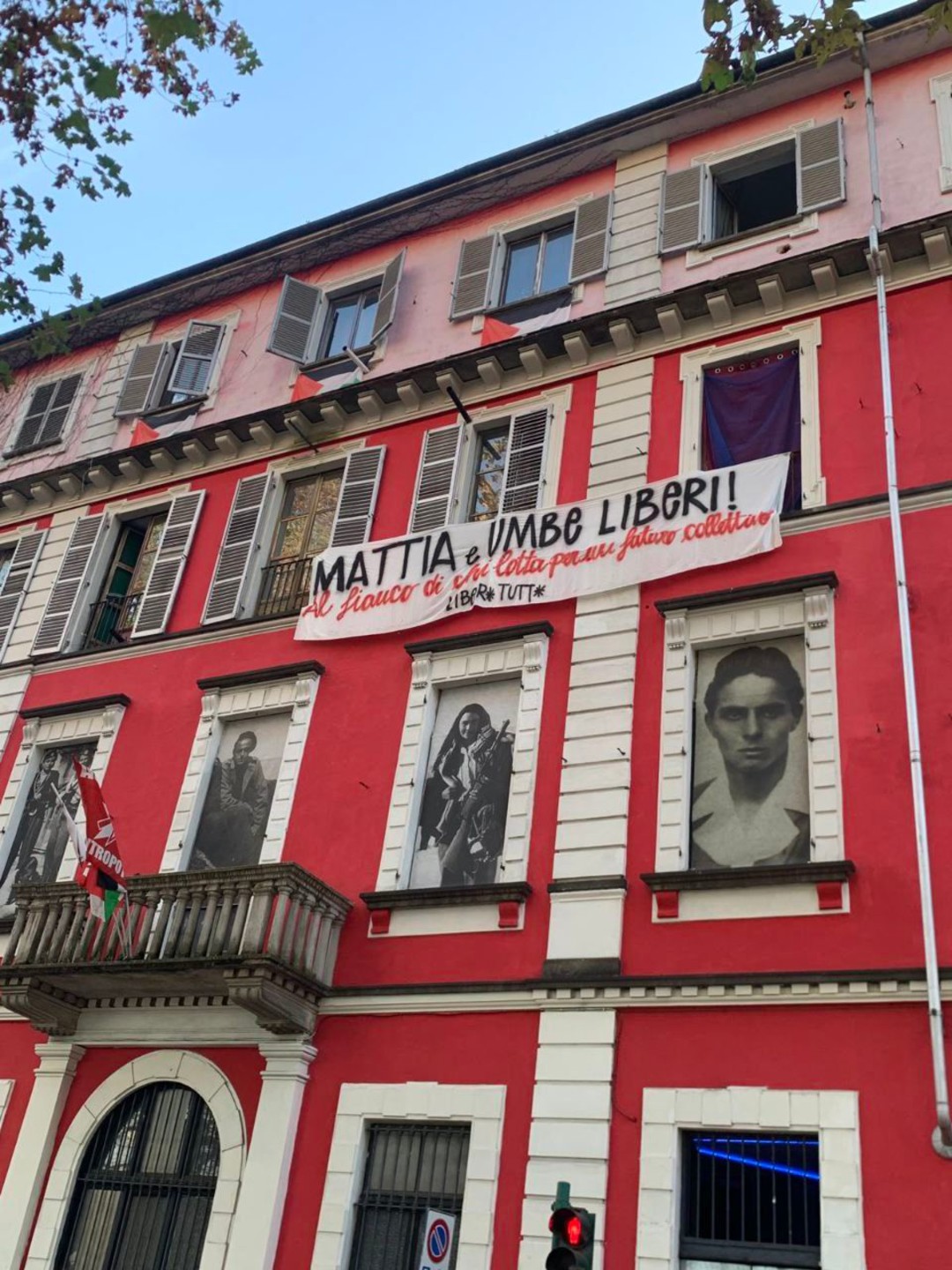 La foto dello striscione di Askatasuna.jpg - {La foto dello striscione di Askatasuna.jpg} - [80389]