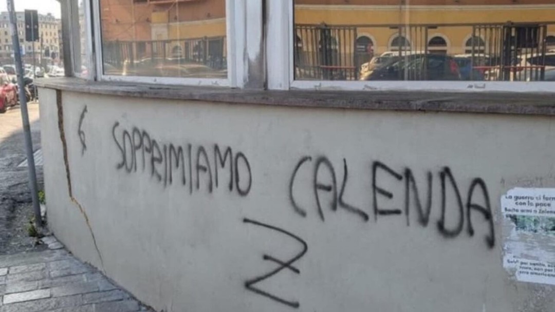 scritte contro Calenda.jpg - {scritte contro Calenda.jpg} - [80477]