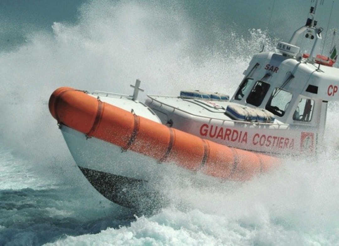 34952_GuardiaCostieraMareAgitato.jpg - {34952_GuardiaCostieraMareAgitato.jpg} - [80790]