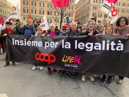 Foto Coop con Libera contro le mafie.jpeg - {Foto Coop con Libera contro le mafie.jpeg} - [81038]