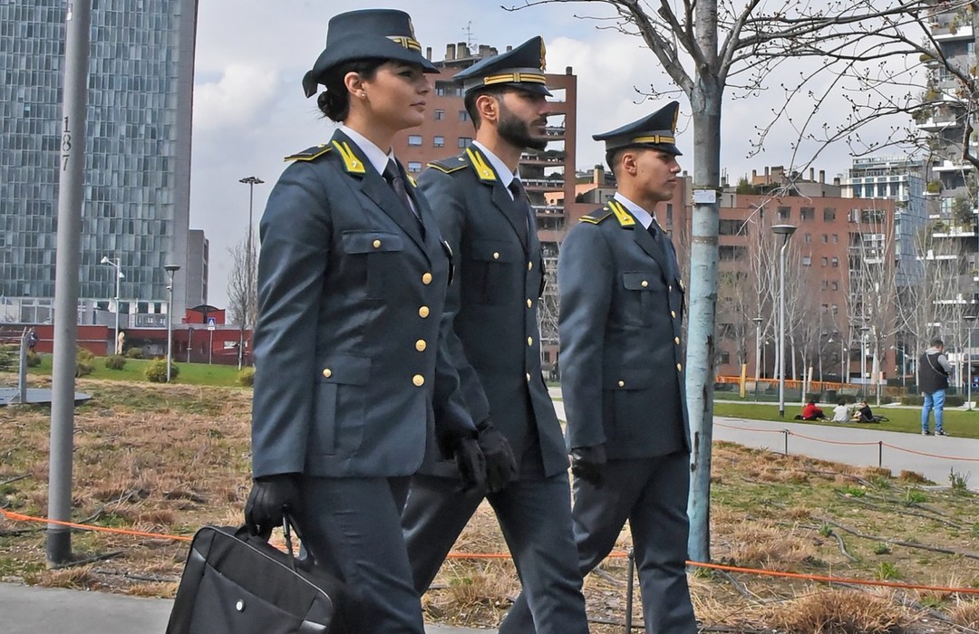 Foto gruppo Guardia di Finanza.jpg - {Foto gruppo Guardia di Finanza.jpg} - [82852]