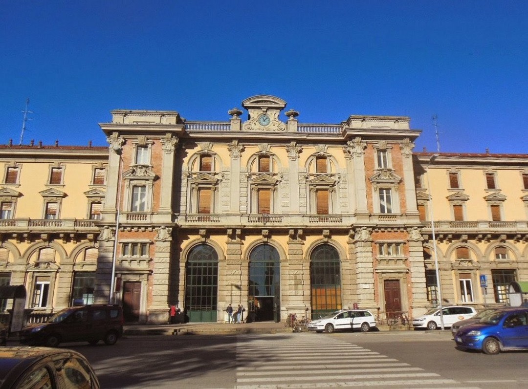 Immagine stazione di Cuneo esterno.jpg - {Immagine stazione di Cuneo esterno.jpg} - [83060]