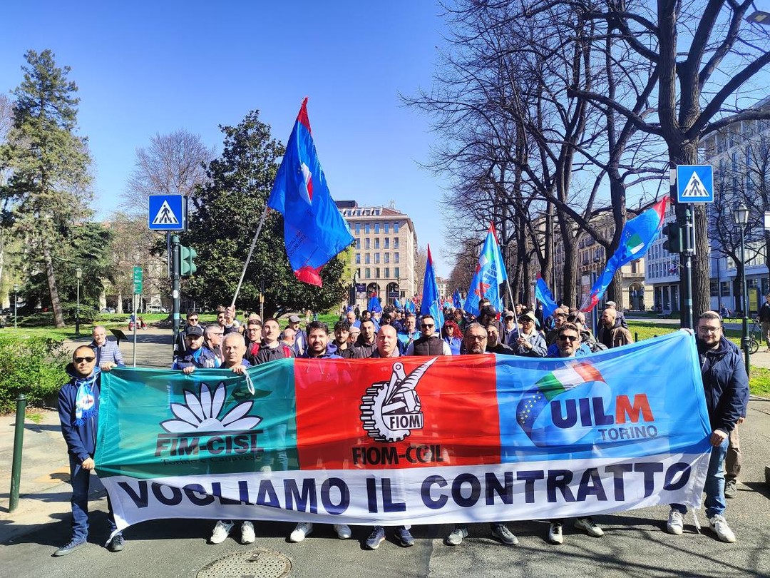 Foto striscione sciopero metalmeccanici 28mar25.jpg - {Foto striscione sciopero metalmeccanici 28mar25.jpg} - [83596]