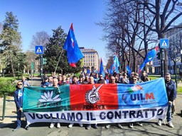 Foto striscione sciopero metalmeccanici 28mar25.jpg - {Foto striscione sciopero metalmeccanici 28mar25.jpg} - [83596]