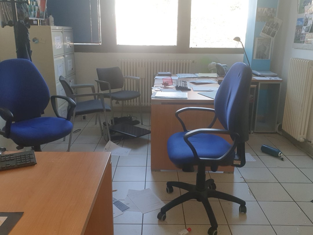 L'ufficio devastato a Torino.jpg - {L'ufficio devastato a Torino.jpg} - [83604]