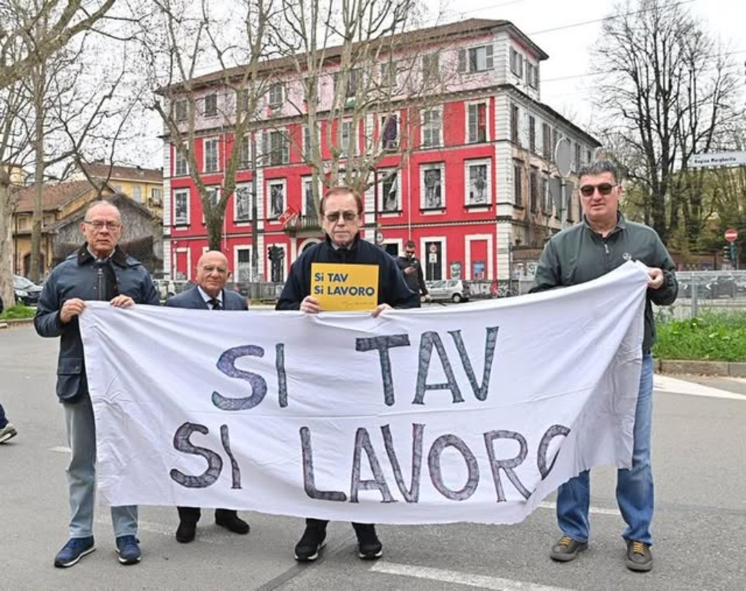 Foto Giachino davanti ad Askatasuna.jpg - {Foto Giachino davanti ad Askatasuna.jpg} - [83836]