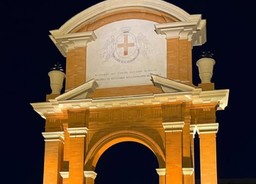 Foto arco piazza Matteotti.jpg - {Foto arco piazza Matteotti.jpg} - [83884]