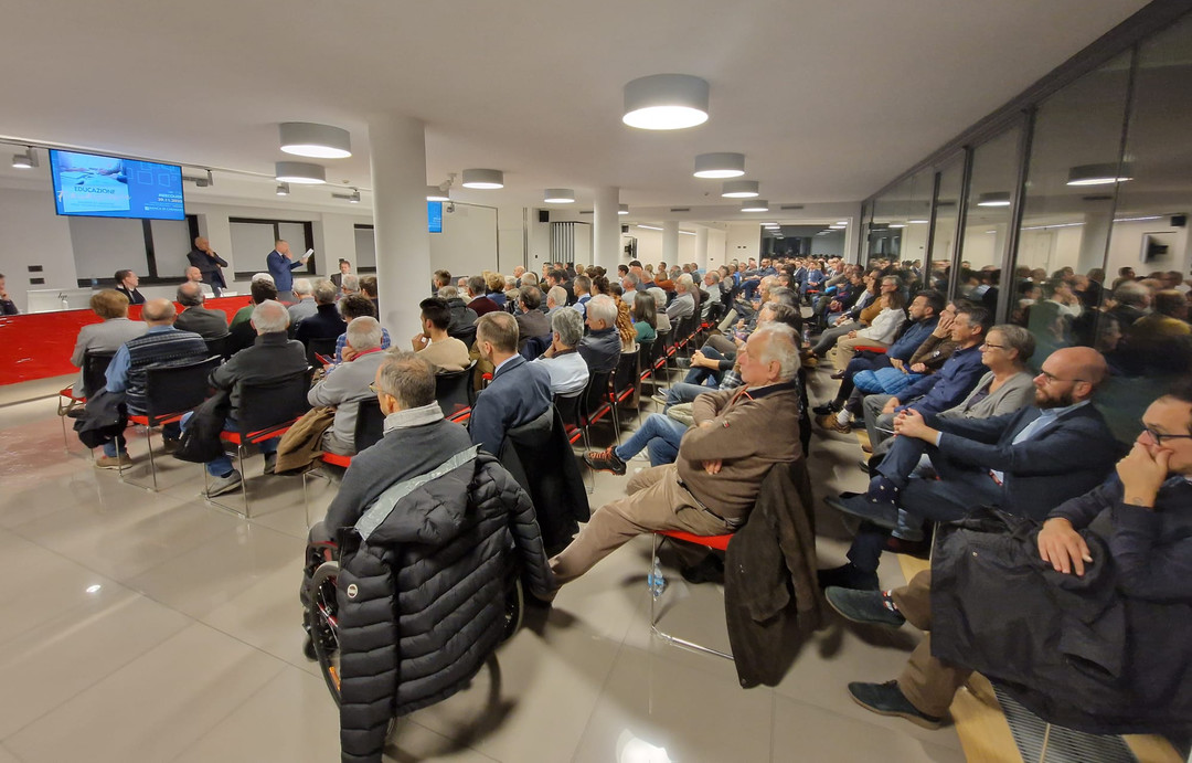 Conferenza_Banca_Caraglio_EducazioneFinanziaria.jpg - {Conferenza_Banca_Caraglio_EducazioneFinanziaria.jpg} - [84076]