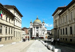 Foto piazza Maria Ausiliatrice.jpg - {Foto piazza Maria Ausiliatrice.jpg} - [84526]