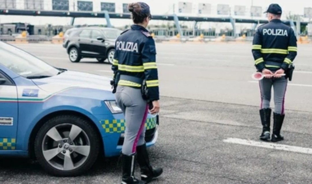 Foto Polizia Stradale.jpg - {Foto Polizia Stradale.jpg} - [84622]