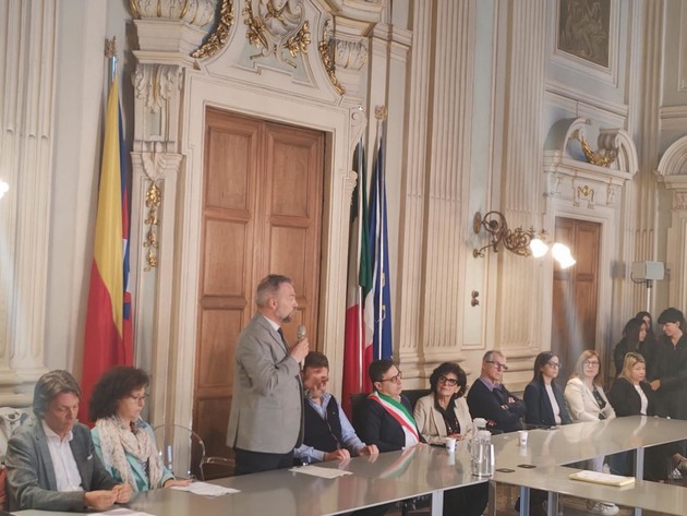 AmichConsegnaBorseStudioCasale.jpg - {AmichConsegnaBorseStudioCasale.jpg} - [86001]