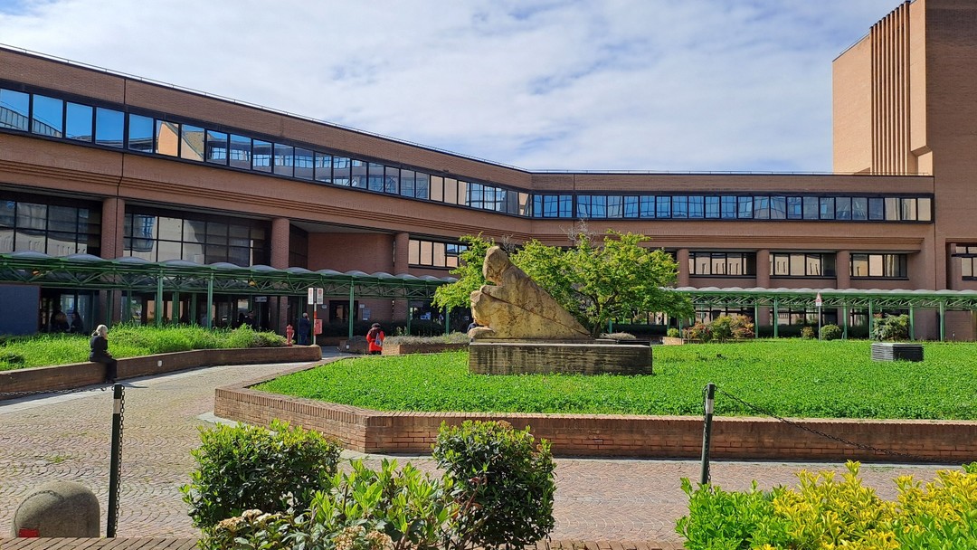 Foto cortile Tribunale di Torino.jpg - {Foto cortile Tribunale di Torino.jpg} - [86606]